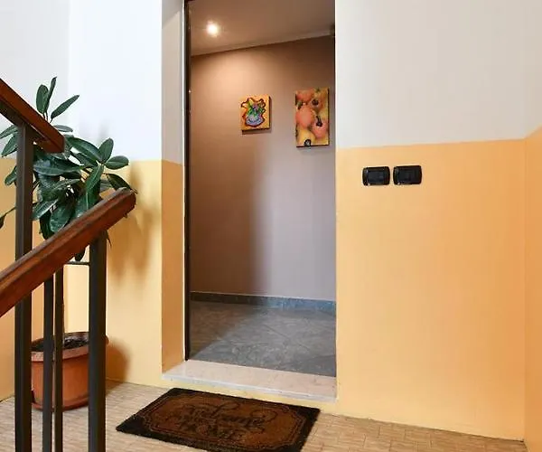 Affitti Turistici: Oasi Felice Tatil Evi Torrile